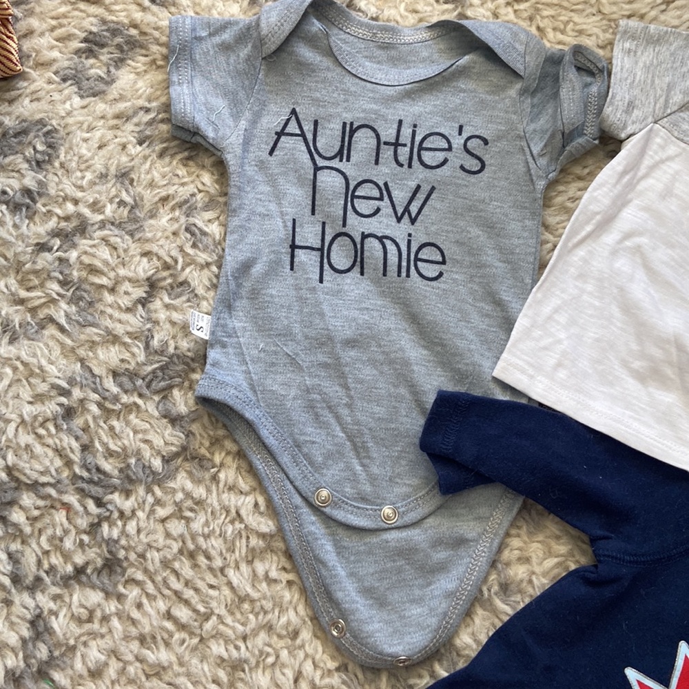 Newborn-3mo bundle - Picture 4 of 5